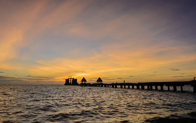 Obraz premium Twilight wood bridge at Djittabhawan Temple