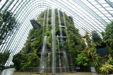 Schilderijen op glas Cloud Forest at Gardens by the Bay in Singapore © tang90246