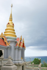 Naklejka premium Gold pagoda on mountain