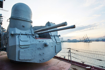 100 mm universal cannons SM-5-1S in cruiser Mikhail Kutuzov