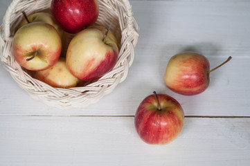 fresh apples / fresh apples with basket