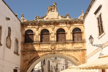 Obraz premium Palazzo antico paese di Ostuni