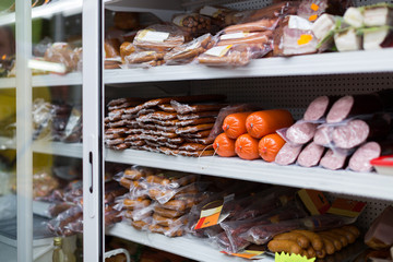 Refrigerator shelves with vacuum meat products
