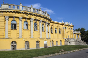 Fototapeta na wymiar Exterior of the Palace Housing thr Szechenyi Baths in Budapest