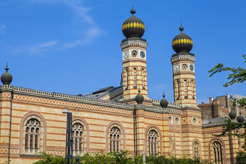 Fototapeta na wymiar Dohany Street Synagogue in Budapest