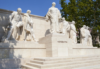 Obraz premium Lajos Kossuth Monument in Budapest, Hungary.