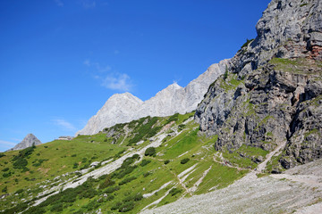 Wandern unter der Dachstein-Südwand