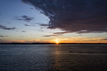 Закат в море