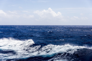 Волны в море