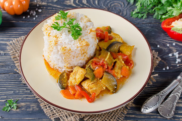 Rice and stew with chicken and vegetables