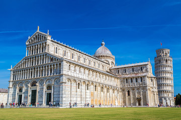 Obraz premium Leaning tower and Pisa cathedral