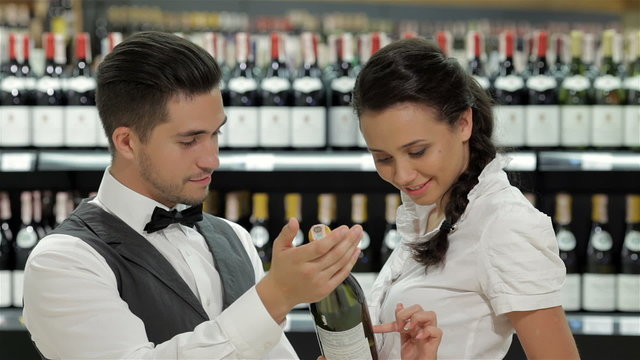 Sommelier giving woman recommendation