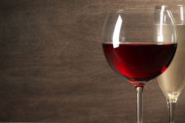 Red and white wine close-up