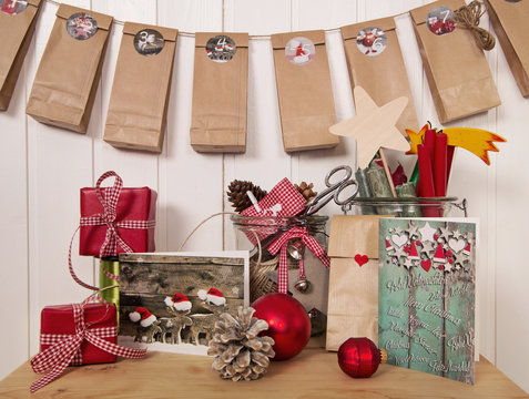 Adventskalender basteln und Weihnachtskarten schreiben. Bastelidee und Dekoidee zu Weihnachten.