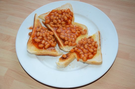 fast snack food, beans on toast