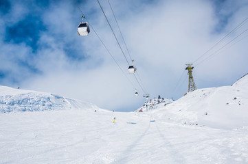 Fototapeta na wymiar Ski slope and cable car on the ski resort Elbrus