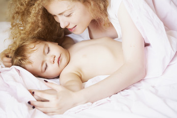Obraz na płótnie Canvas Mother with baby