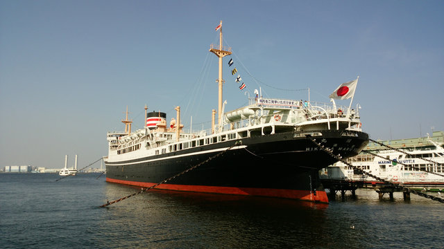 横浜港に停泊する船舶