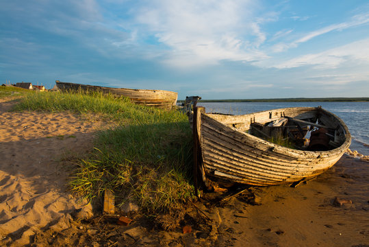 Fototapeta old wooden boats ashore in the morning