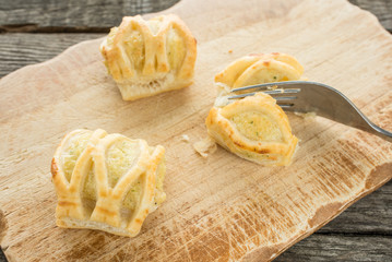 Füllung aus Lachs und Dill im Blätterteig