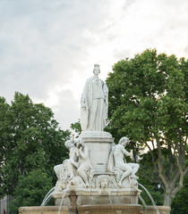 Fototapeta na wymiar fontaine de Nîmes