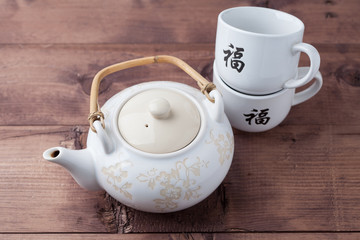 chinese teapot and cups