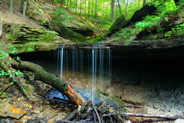 Fototapeta premium Maidenhair Falls is located in Pearl Canyon at Shades State Park Indiana