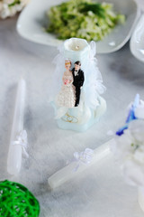 bride and groom figurines on wedding table