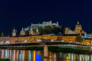 Fototapeta na wymiar Twilight view of Salzburg old town, Austria 