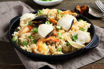 Fototapeta na wymiar Fried rice with seafood