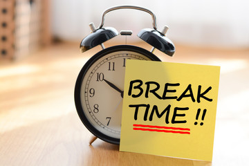 Break time concept with classic alarm clock - 91279968