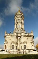 Fototapeta na wymiar Church in Dubrovitsy