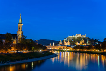 Fototapeta premium Twilight view of Salzburg old town, Austria