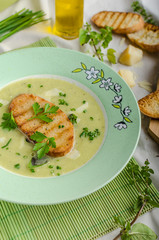 Creamy leek herby soup with toast