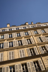 Fototapeta na wymiar ancient stone building in Paris, France 
