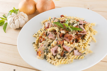 penne pasta with cream sauce