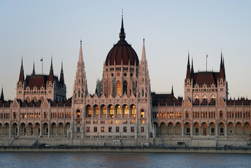 Fototapeta premium Parlamentsgebäude, Budapest, am Pester Donauufer