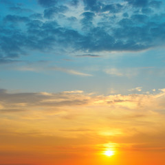 Fototapeta na wymiar beautiful sunrise and cloudy sky