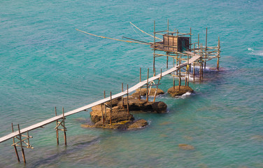 Fototapeta premium Trabocco abruzzese fotografato dall'alto
