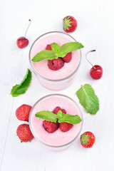 Fresh berry smoothies