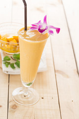 mango smoothie