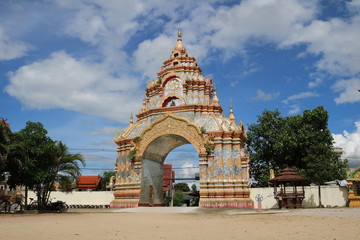 Fototapeta na wymiar Temple gate in Thailand