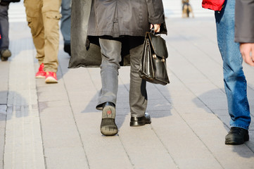 Fototapeta premium Suit (man) in silhouette walking on the street.
