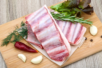 Raw lamb ribs © Andrei Starostin