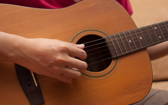 hand playing folk guitar