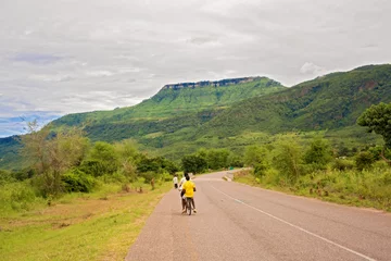 Gordijnen Weg in Khondowe, Malawi © Marek Poplawski