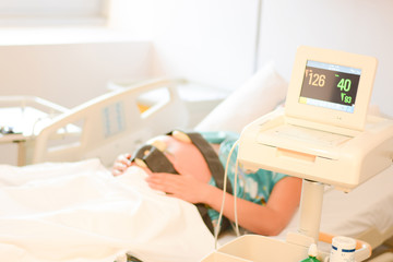 Pregnant mother cardio monitoring before giving birth