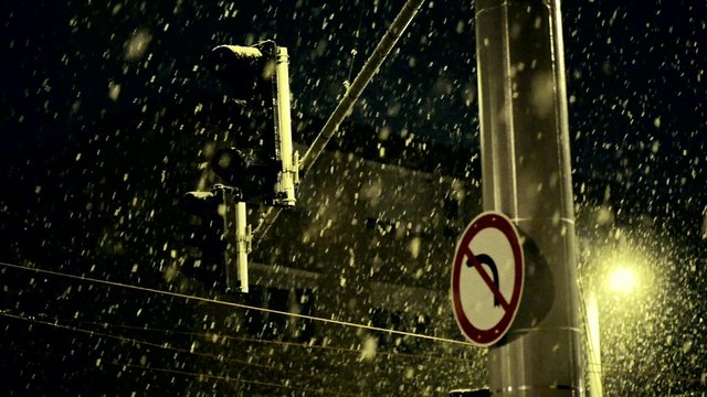 Heavy snowing at night