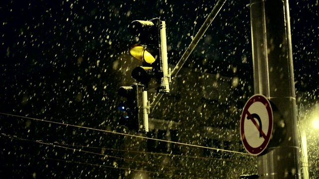 Heavy snowing at night