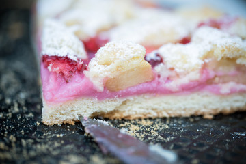 Obststreuselkuchen mit Pudding, vegan
